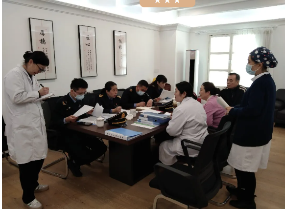 【医院动态】青岛市卫健委监督管理局督导组莅临我院开展依法执业合规检查。